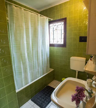 Boy & Dolphin Hotel 3*